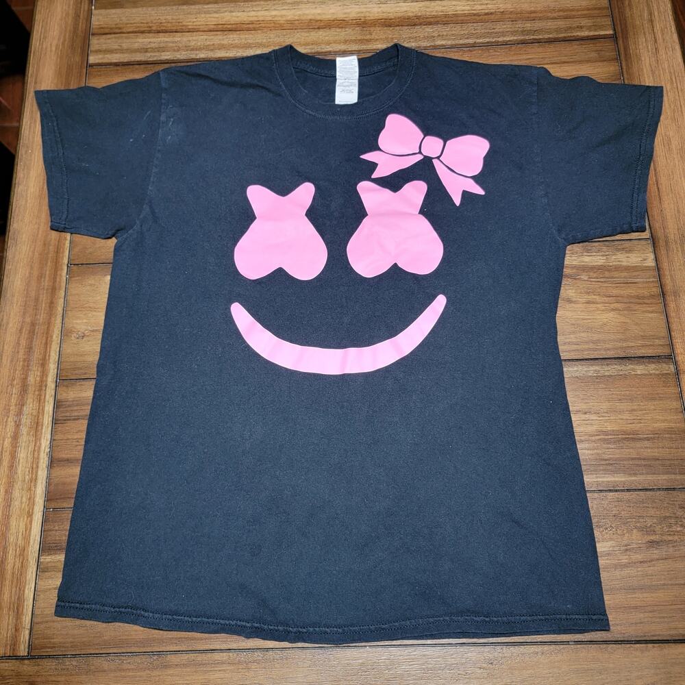 Gildan Black Tee Pink Marshmello Smile w/ Bow - Size Large